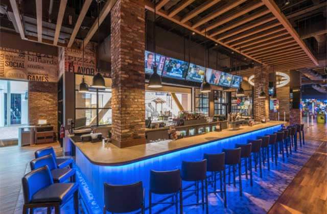 bar area with tvs at main event entertainment orlando