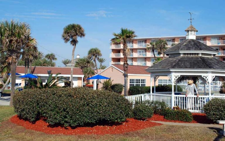 gazebo with hedges and hotel at coral sands inn seaside cottages ormond daytona beach