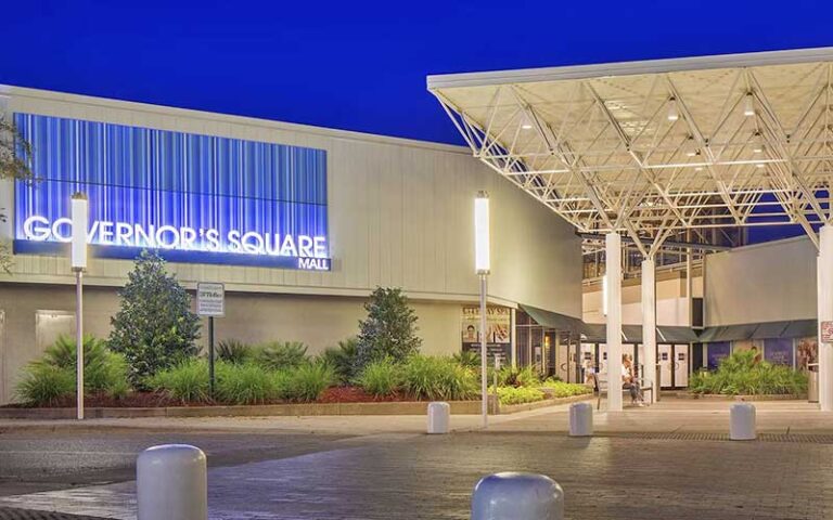 night exterior of front entrance of mall at governors square tallahassee