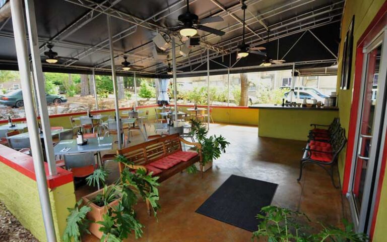 outside covered patio dining at kool beanz cafe tallahassee