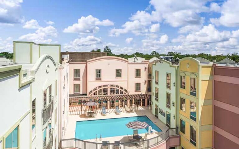 aerial view of courtyard style hotel with pool at hampton inn suites amelia island historic harbor front fernandina beach