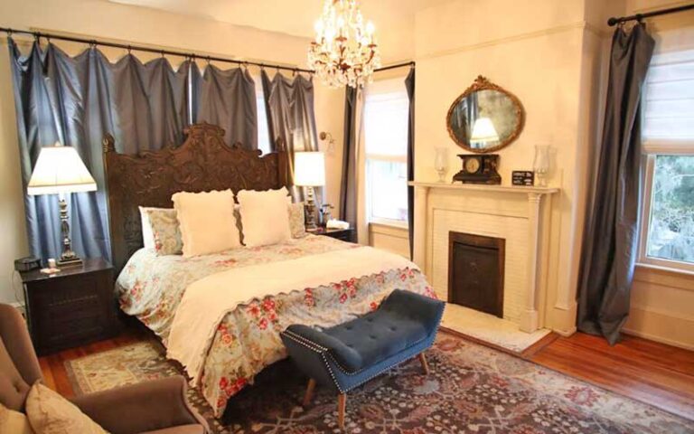 bedroom with antiques and queen bed at hoyt house bed breakfast fernandina beach amelia island