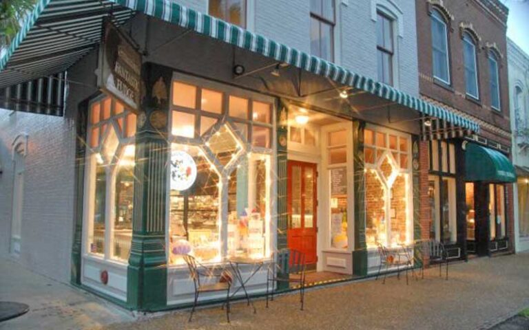 street exterior of shop at night with lights at fantastic fudge fernandina beach amelia island