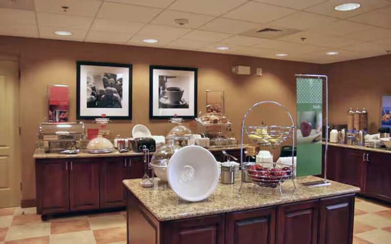 breakfast buffet room at hampton inn suites ocala belleview