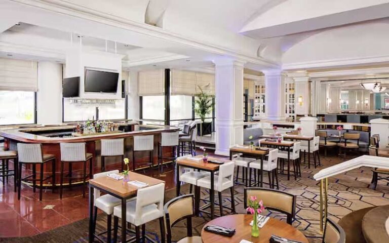 dining area with bar and seating at hilton ocala