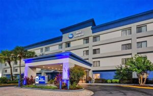 night exterior of high rise hotel with entrance at best western ocala park centre