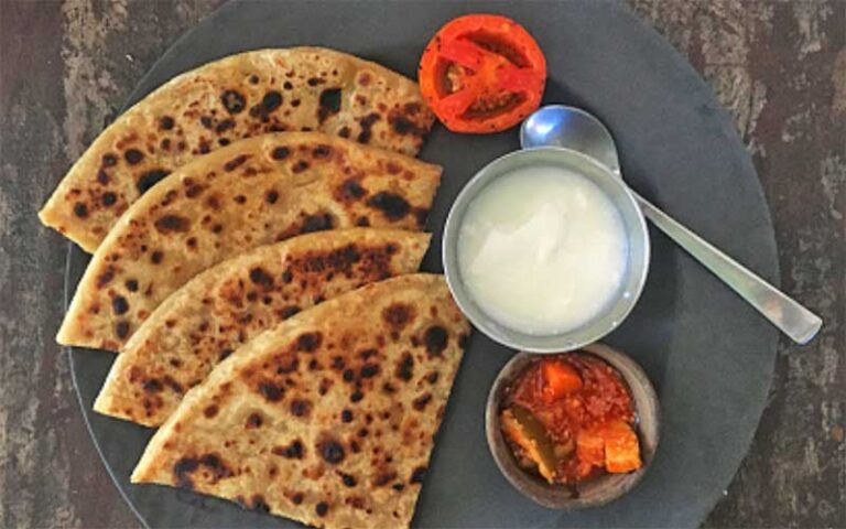 quarter cut naan with dip and tomatoes at amrit palace ocala