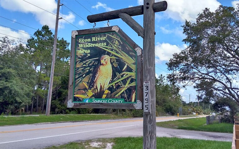 roadside park sign with hawk image at econ river wilderness area oviedo orlando