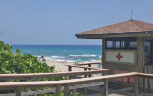 lifeguard shack with boardwalk and beach at gulfstream park delray beach