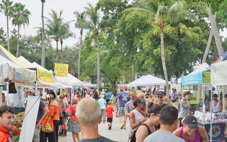 crowded outdoor market with booths at delray beach greenmarket