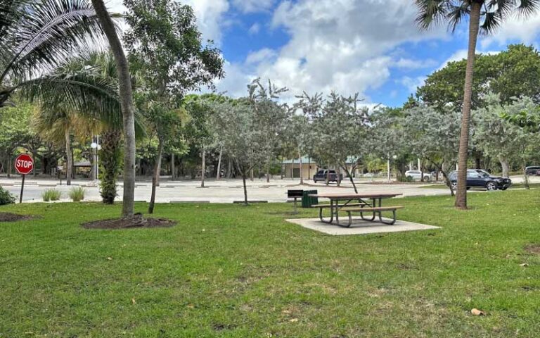 parking area with pavilions and picnic tables at spanish river park boca raton