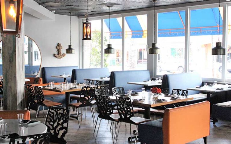 stylish dining area with booths and tables at mussel beach delray beach