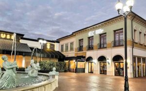 plaza with fountain and street lights at dusk at dellagio town center orlando