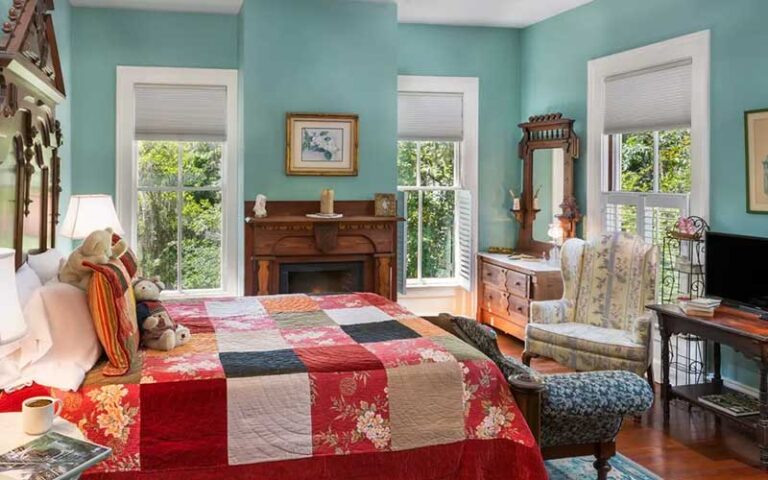 bedroom with colorful quilt and decor at magnolia plantation bed breakfast inn gainesville