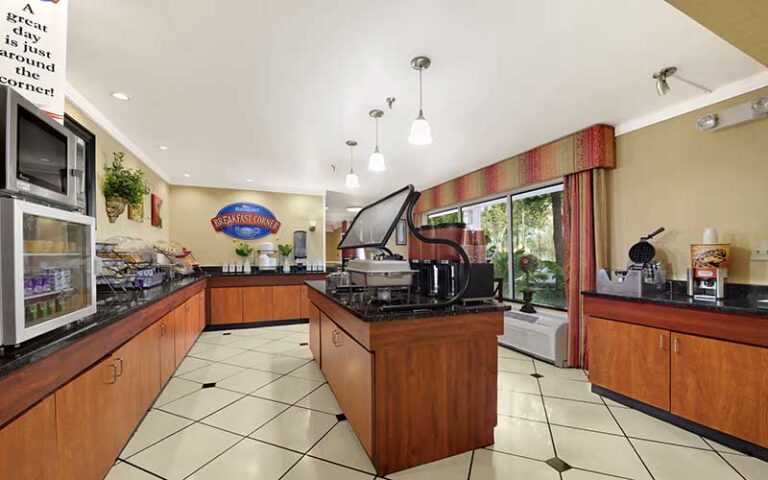 breakfast buffet area at baymont by wyndham gainesville