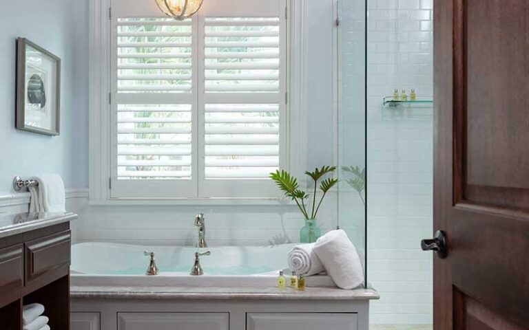 spa tub in suite bathroom at port dhiver bed breakfast melbourne beach