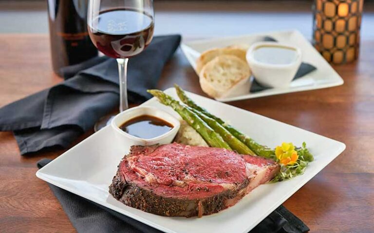 steak with asparagus and red wine at river rocks rockledge