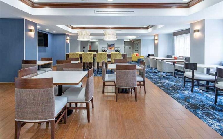 breakfast seating area with buffet kitchen at hampton inn titusville