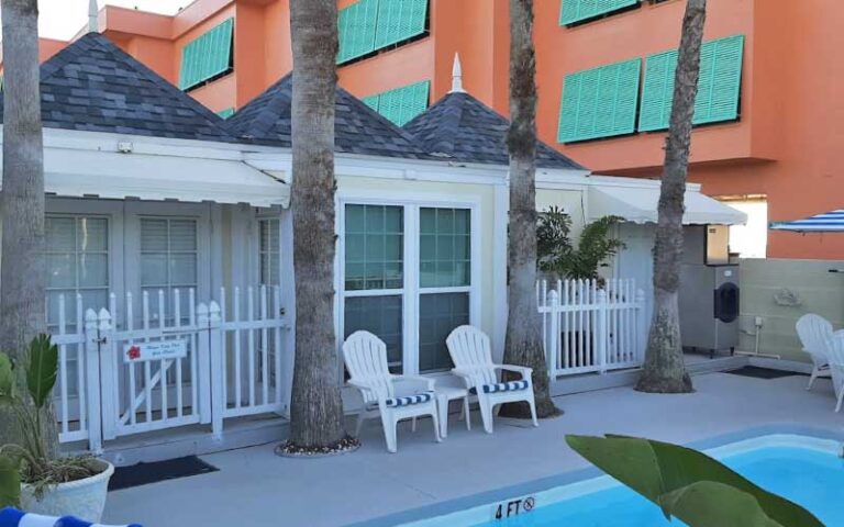 hotel courtyard with palms and pool at bungalow beach resort bradenton anna maria island