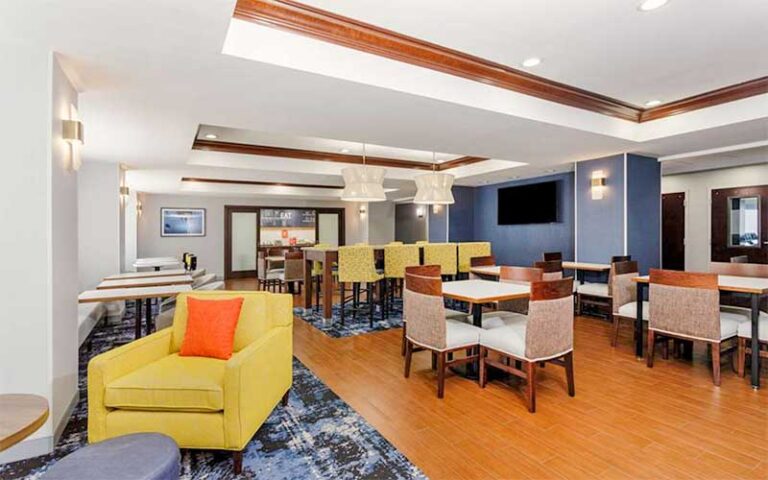 lobby seating area at hampton inn titusville